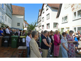 Fronleichnamsprozession durch die Straßen von Naumburg (© Karl-Franz Thiede)